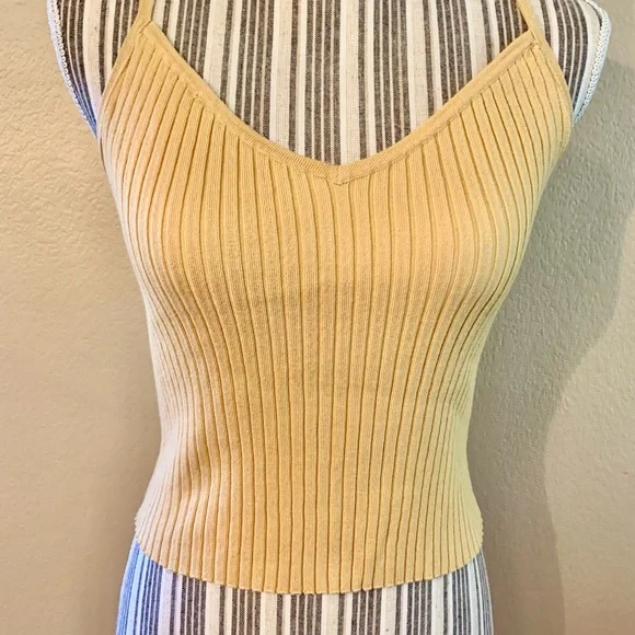 Kendall & Kylie Crop Top Small Gold Ribbed V-Neck Rayon Nylon Thin Straps EUC - Picture 3 of 12